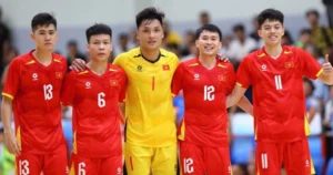 Việt Nam gây sốc với chiến thắng 4-1 trước Kazakhstan, thủ môn ghi siêu phẩm