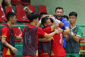 Việt Nam lội ngược dòng, chiến thắng 6-3 trước Kazakhstan